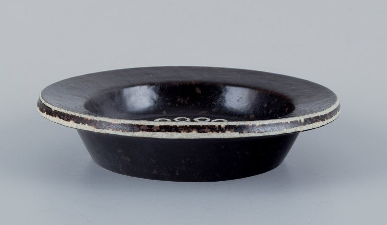 Britt-Louise Sundell (1928-2011) for Gustavsberg Studiohand, Sweden, ceramic bowl in dark brown and - 3