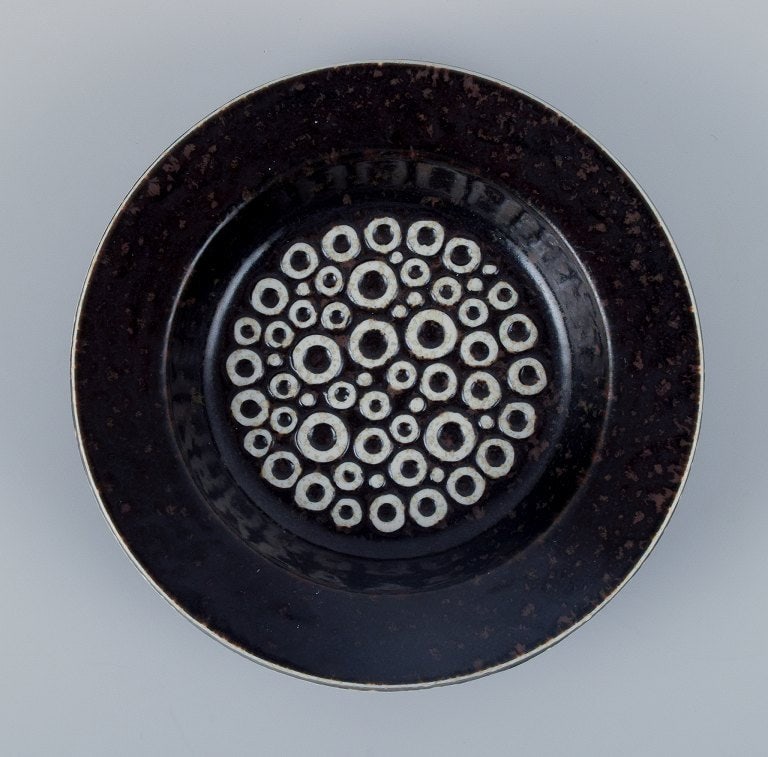 Britt-Louise Sundell (1928-2011) for Gustavsberg Studiohand, Sweden, ceramic bowl in dark brown and - 4