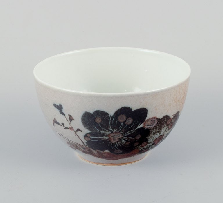 Nils Thorsson for Royal Copenhagen, unique ceramic bowl decorated with flowers. - 2