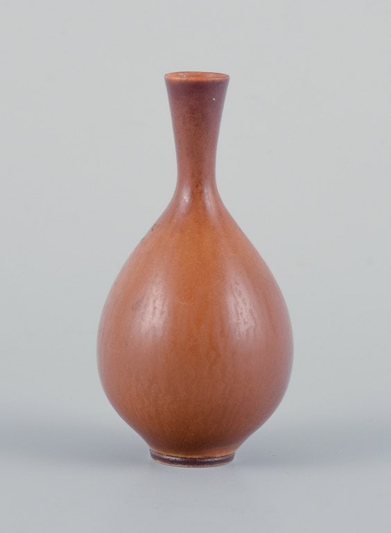 Berndt Friberg (1899-1981) for Gustavsberg, Sweden, miniature ceramic vase with glaze in brown - 3