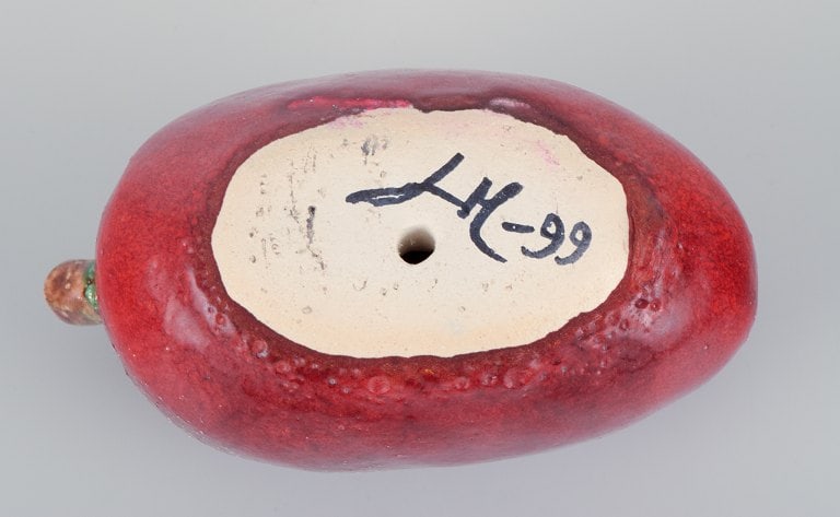 Linda Mathison, contemporary Swedish ceramic artist, unique ceramic sculpture in an organic form - 4