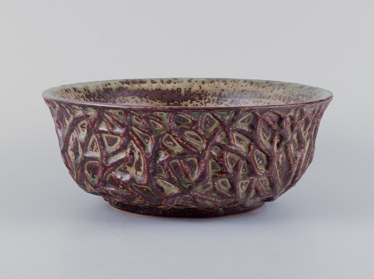 Axel Salto for Royal Copenhagen, large ceramic bowl designed with leaf patterns in relief. - 3