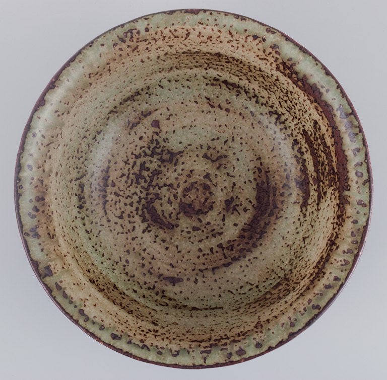 Axel Salto for Royal Copenhagen, large ceramic bowl designed with leaf patterns in relief. - 5