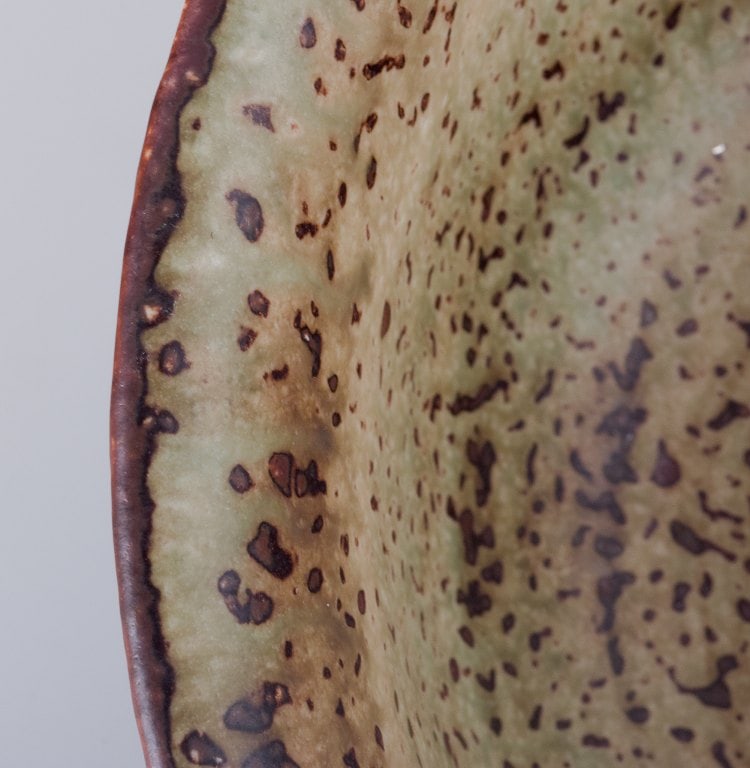 Axel Salto for Royal Copenhagen, large ceramic bowl designed with leaf patterns in relief. - 6