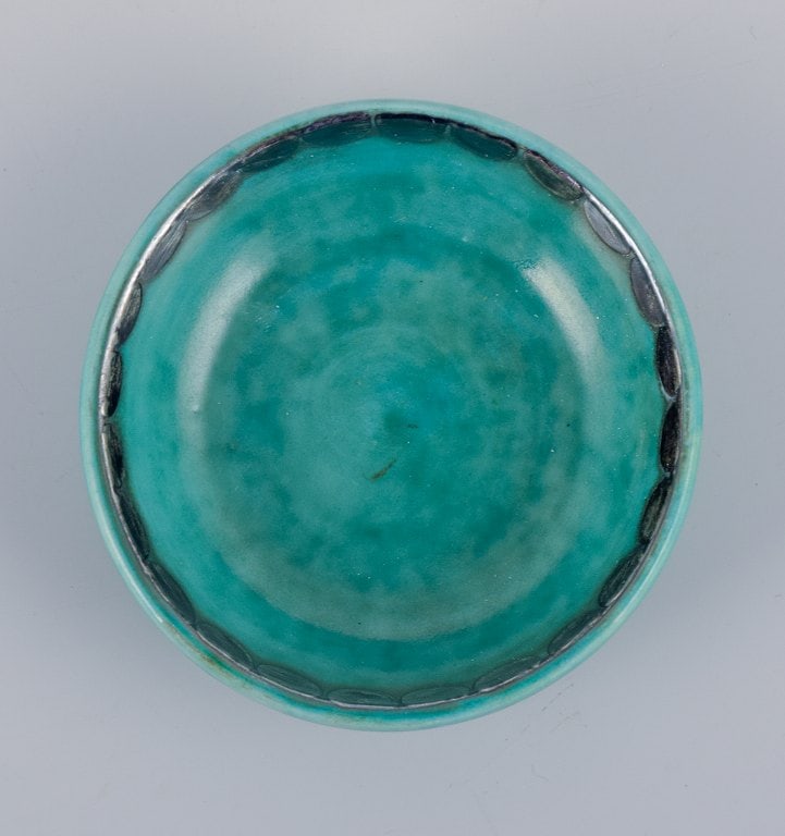 Wilhelm Kåge for Gustavsberg, a set of five small "Argenta" ceramic bowls. Green glaze with: Wilhelm Kåge for Gustavsberg, a set of five small "Argenta" ceramic bowls. Green glaze with silver inlays. 1940s. In excellent condition. Marked. Dimensions: D 6.3 cm. x H 1.5 cm. Reserve: $210.0