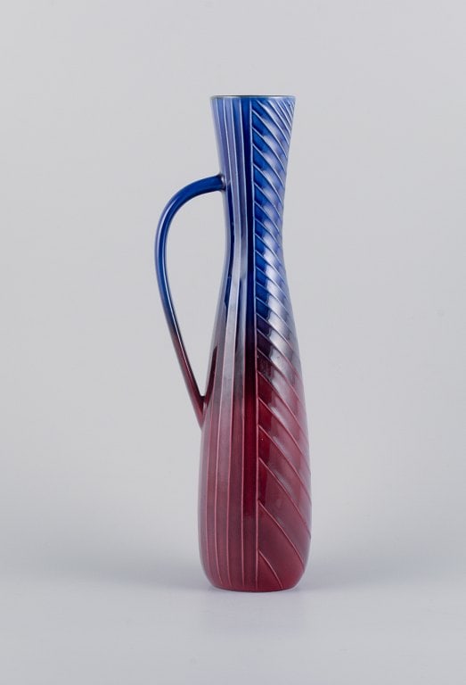Carl Harry Stålhane for Rörstrand. Tall and slim ceramic pitcher in blue and burgundy - 4