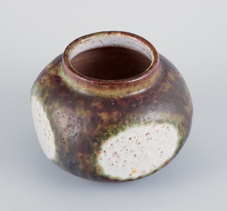 Danish ceramicist, unique vase decorated with a baby bird. - 3