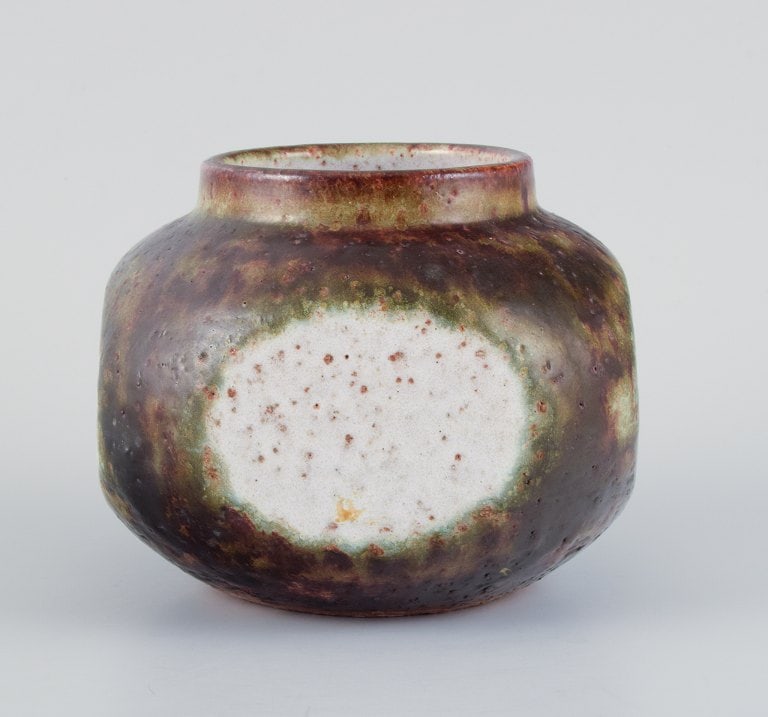 Danish ceramicist, unique vase decorated with a baby bird. - 4