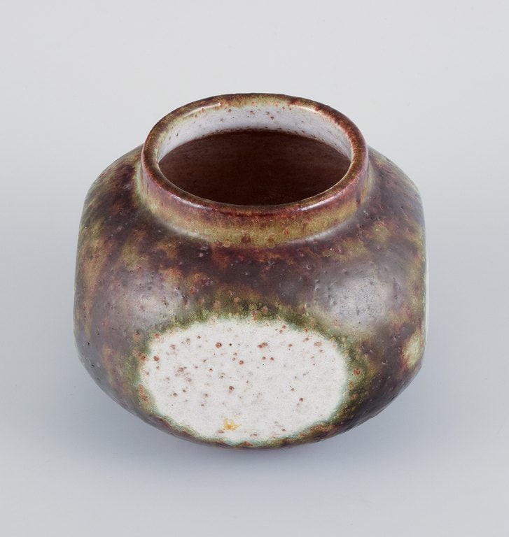 Danish ceramicist, unique vase decorated with a baby bird. - 5