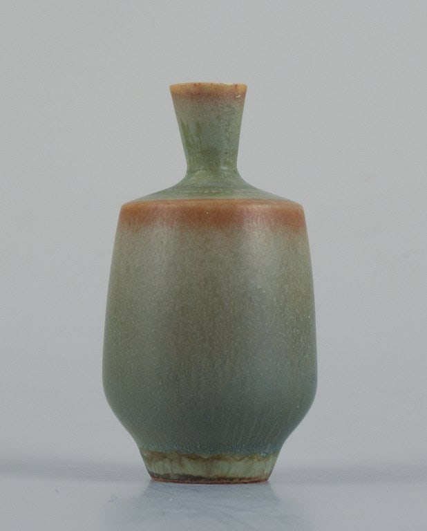 Berndt Friberg for Gustavsberg, Studiohand miniature vase with glaze in shades of green. - 3