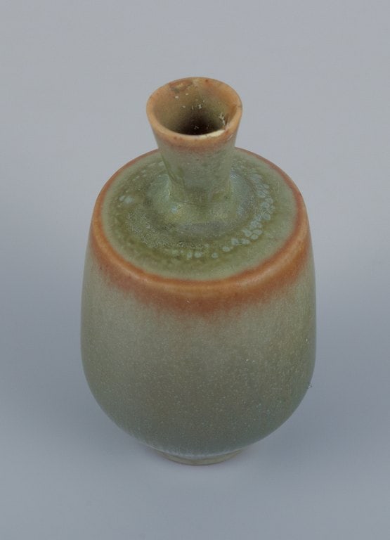 Berndt Friberg for Gustavsberg, Studiohand miniature vase with glaze in shades of green. - 4