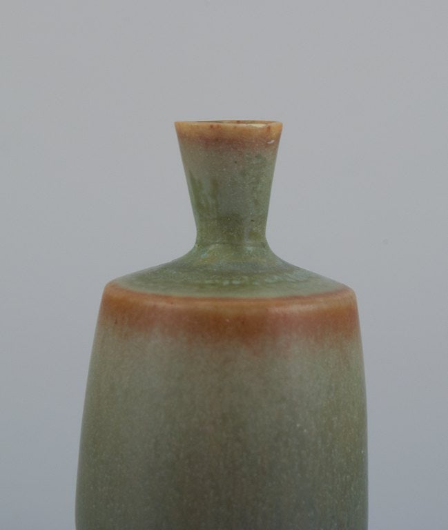 Berndt Friberg for Gustavsberg, Studiohand miniature vase with glaze in shades of green. - 5