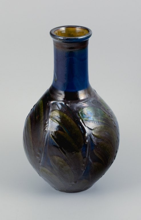 Kähler, large ceramic vase with floral decoration in cow horn technique. 1930s. - 3