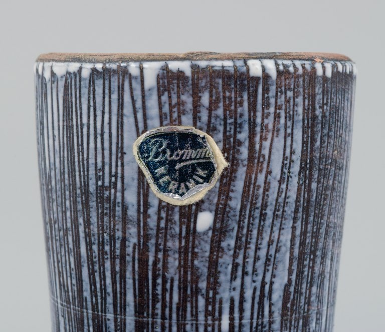Bromma Ceramics, Sweden. Handmade retro ceramic vase decorated with leaves. - 6
