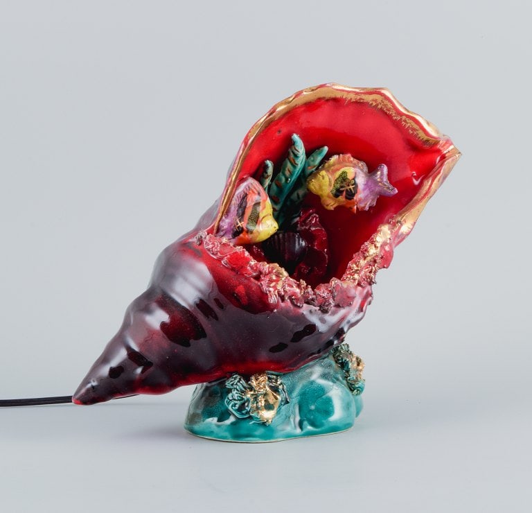 Vallauris, France. Decorative table lamp in glazed ceramic shaped like a conch. - 2
