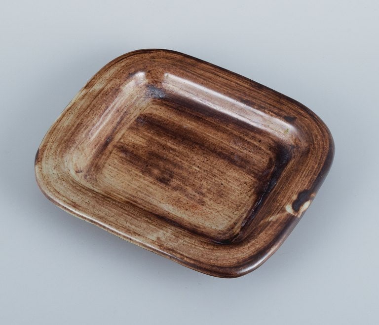 Dominique Pouchain (1956), France, unique ceramic dish in brown tones. - 2