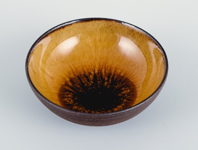 Osa, Denmark. Two small retro unique ceramic bowls with glaze in yellow-brown tones. - 5
