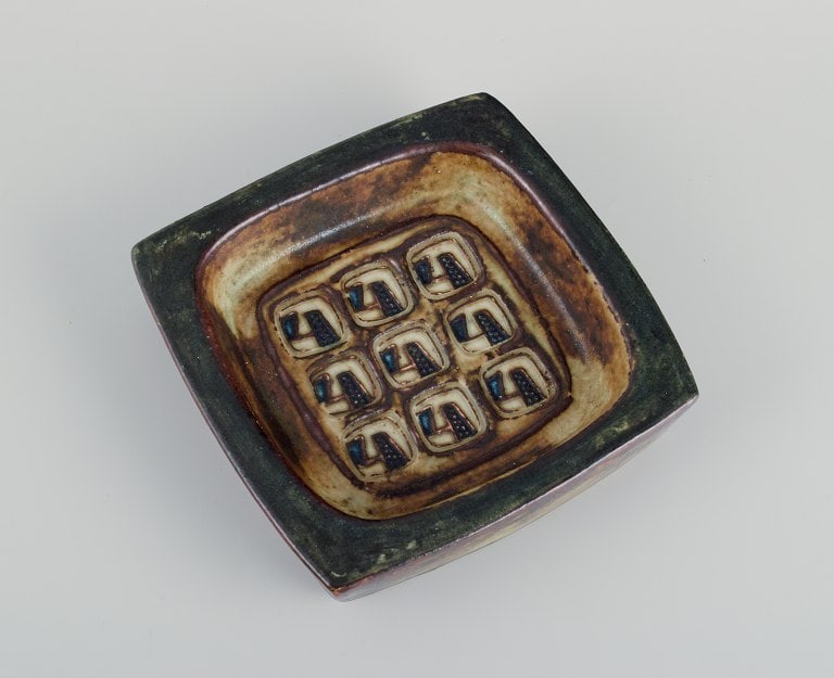 Jørgen Mogensen for Royal Copenhagen, two stoneware dishes with abstract motifs. - 3