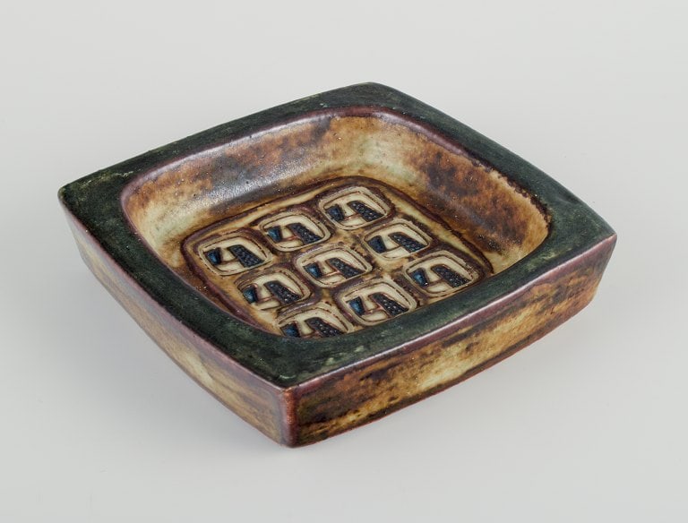 Jørgen Mogensen for Royal Copenhagen, two stoneware dishes with abstract motifs. - 4