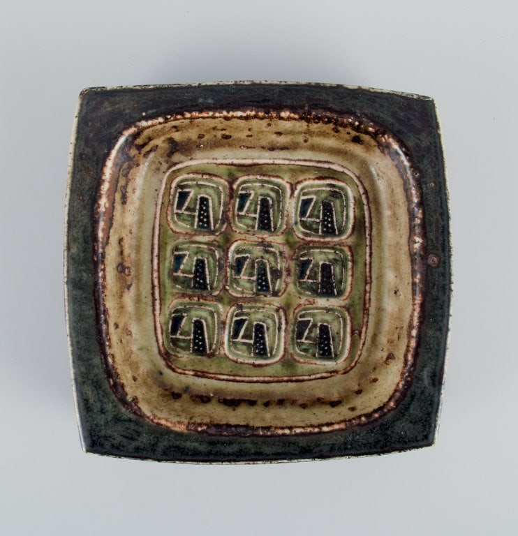 Jørgen Mogensen for Royal Copenhagen, two stoneware dishes with abstract motifs. - 7