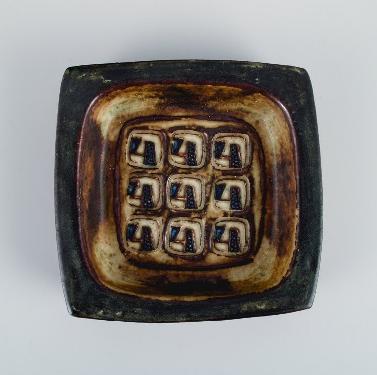 Jørgen Mogensen for Royal Copenhagen, two stoneware dishes with abstract motifs. - 8