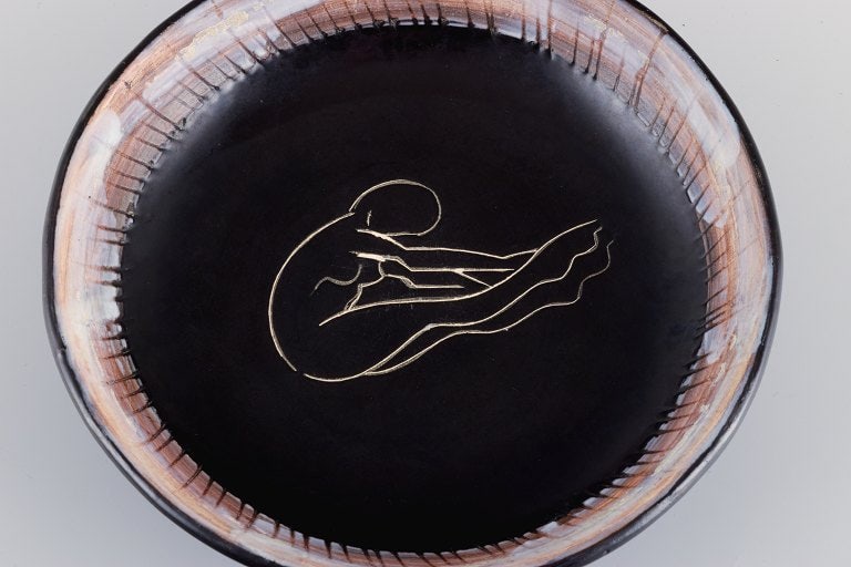 Valluris, France, unique ceramic bowl in black glaze with female motif. - 4
