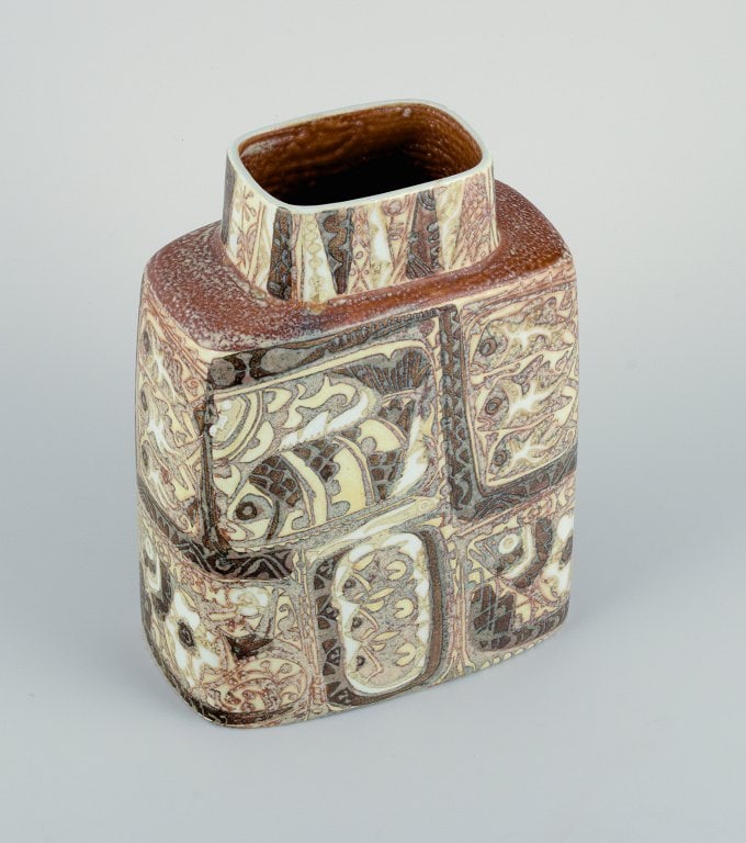Nils Thorsson and Johanne Gerber for Aluminia, Royal Copenhagen. Baca vase decorated with fish, - 4