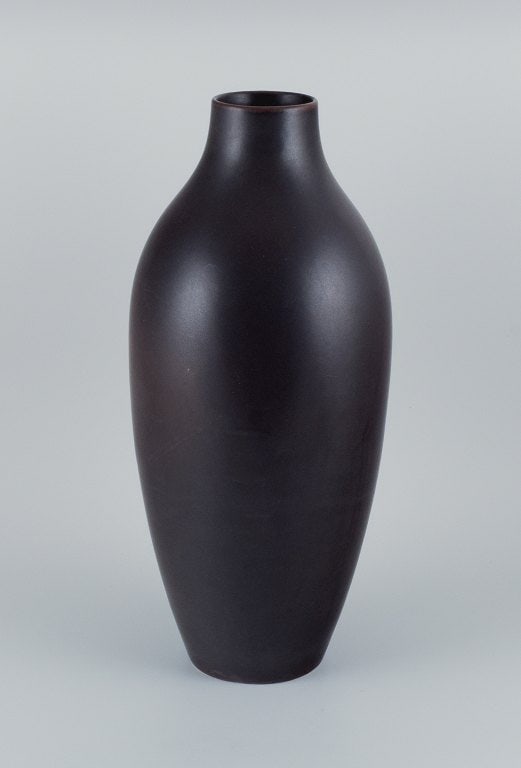 Carl Harry Stålhane for Rörstrand, colossal ceramic floor vase with glaze in brown tones. - 2