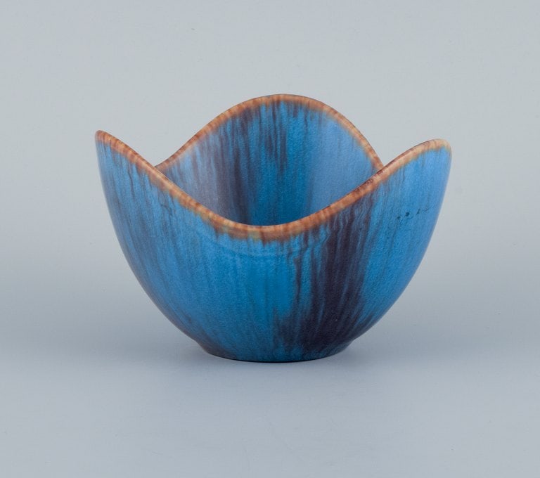 Gunnar Nylund (1904-1997) for Rörstrand, ceramic bowl in shades of blue and brown. - 2