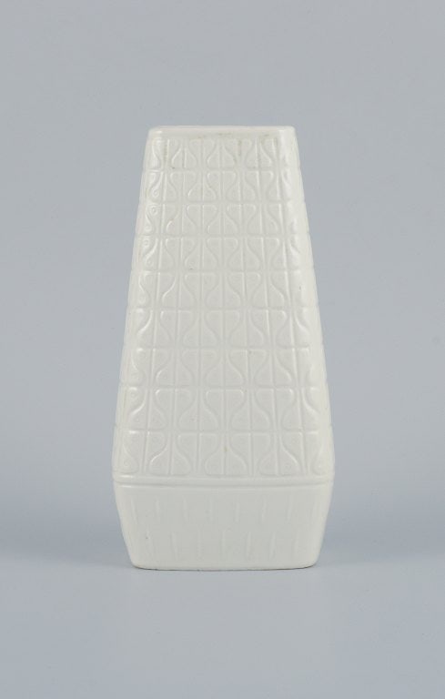 Gunnar Nylund for Rörstrand, a pair of "Domino" ceramic vases in white glaze, retro design with - 4