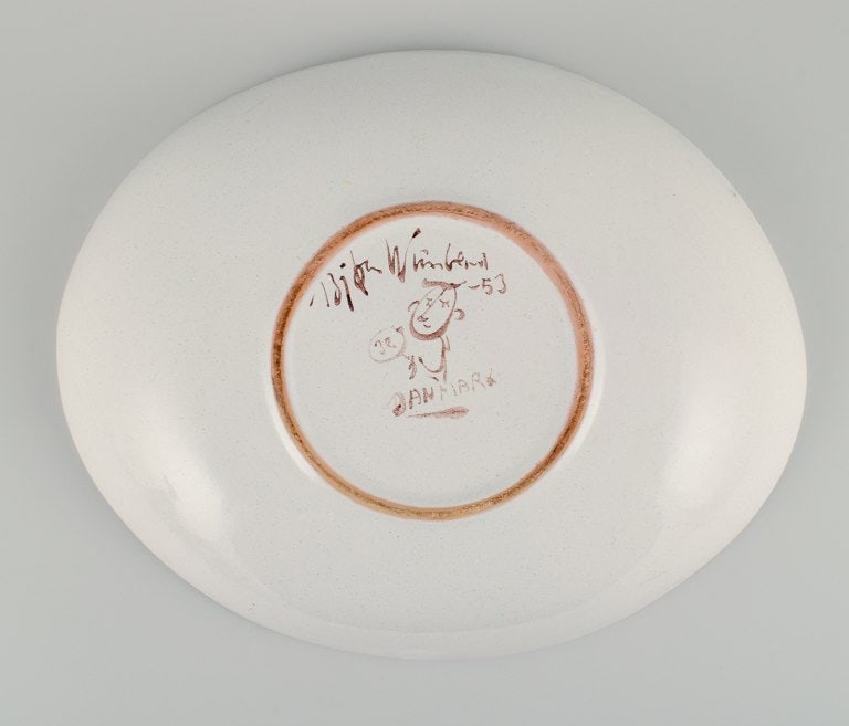 Bjørn Wiinblad, large, early unique hand-painted dish decorated with romantic scenery in a - 7
