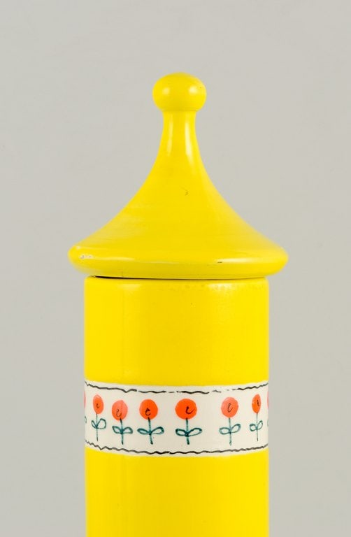 Alvino Bagni, Italy, tall unique vase in yellow hand-decorated ceramic. - 4