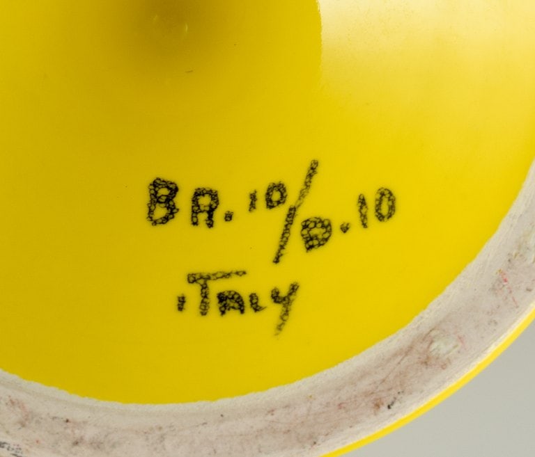 Alvino Bagni, Italy, tall unique vase in yellow hand-decorated ceramic. - 8