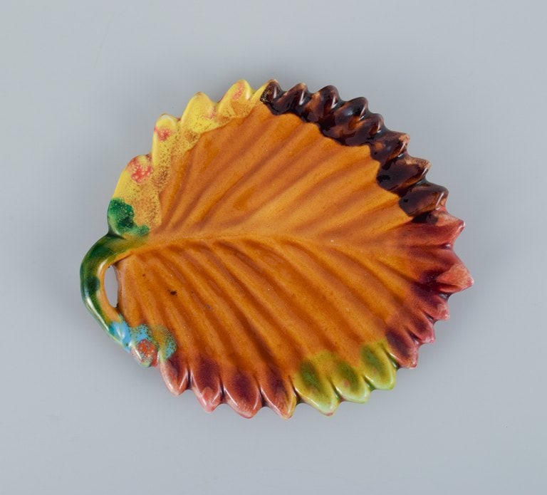 Vallauris, France, three leaf-shaped dishes in autumn colours. - 4