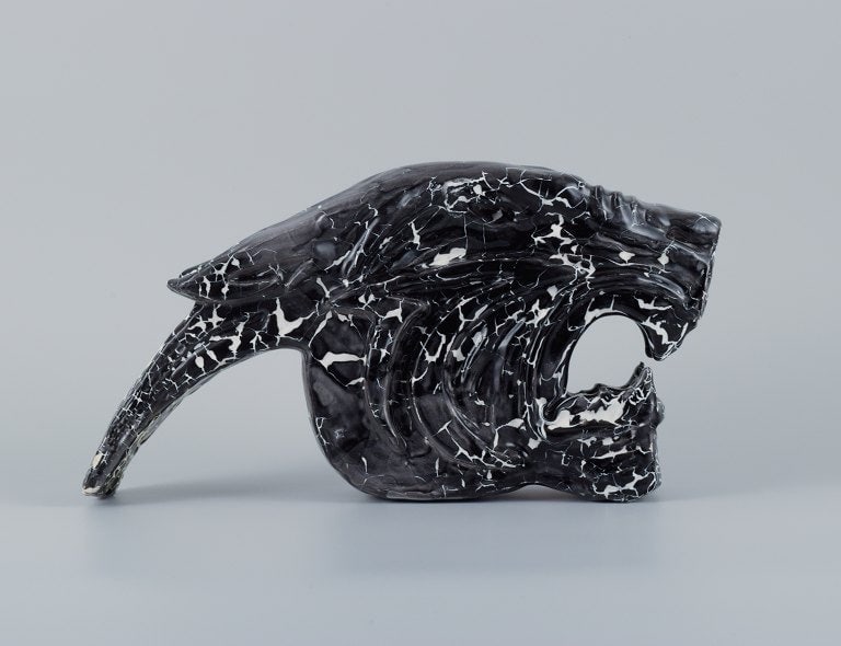 Roger Guerin (1896-1954), unique sculpture in black glazed ceramic in the form of a cat. - 2