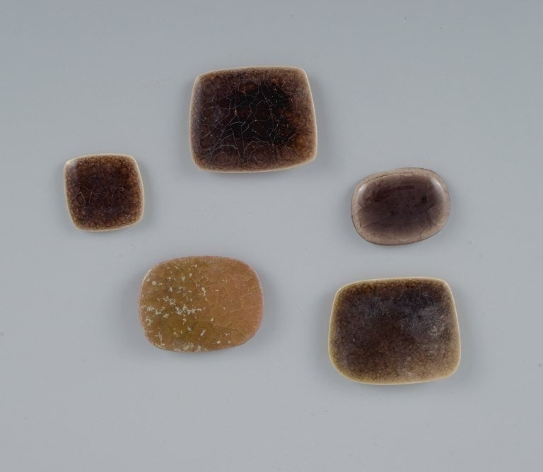 Ole Bjørn Krüger (1922-2007), Danish sculptor and ceramicist. Five unique brooches in - 3