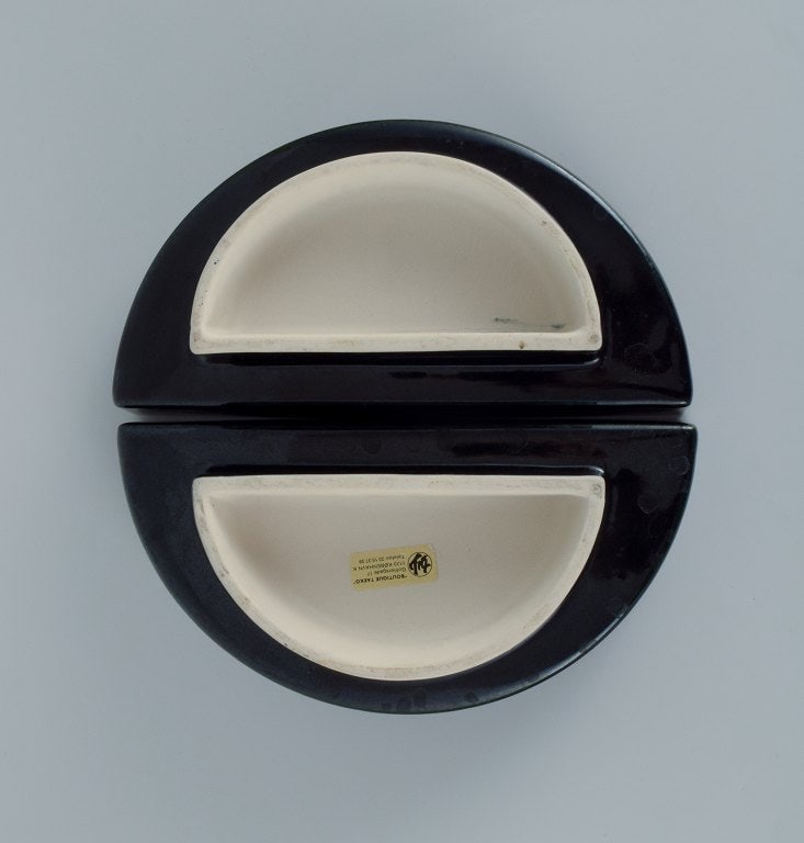 European studio potter. Two-piece unique bowl in black glaze. - 7
