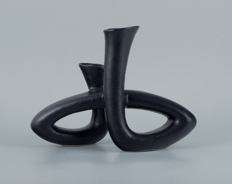 European studio ceramicist. Unique twisted vase in black glaze. - 3
