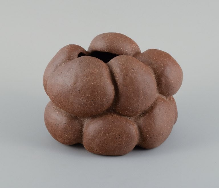 Christina Muff, Danish contemporary ceramicist (b. 1971). Golden brown unglazed stoneware clay - 3