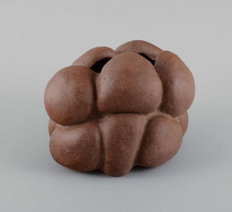Christina Muff, Danish contemporary ceramicist (b. 1971). Golden brown unglazed stoneware clay - 4
