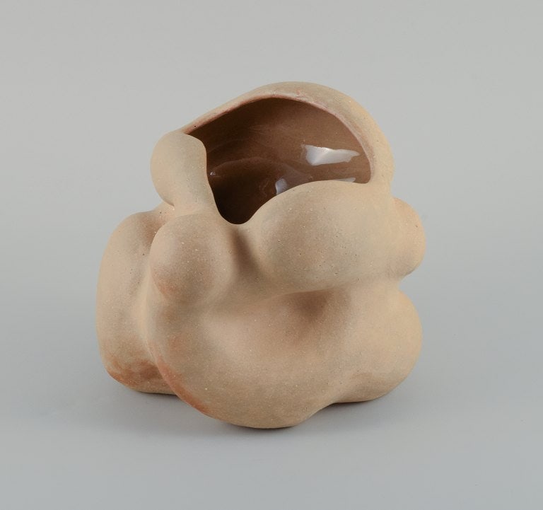 Christina Muff, Danish contemporary ceramicist (b. 1971). Unique organically shaped vase in light - 3
