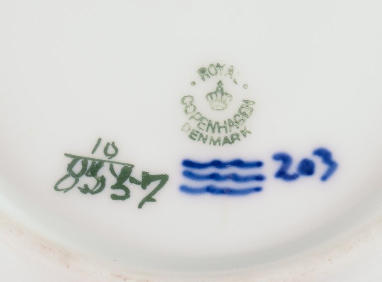 Royal Copenhagen Blue Flower Angular. Three plates and one bowl. Hand-painted porcelain. - 10