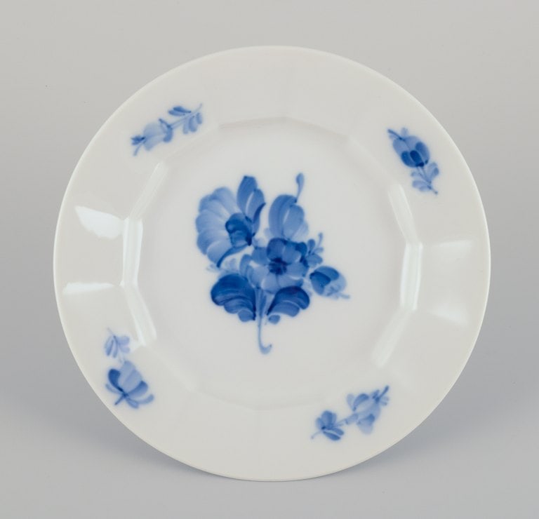 Royal Copenhagen Blue Flower Angular. Three plates and one bowl. Hand-painted porcelain. - 3