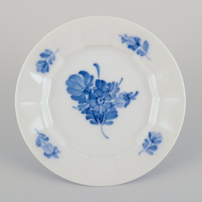 Royal Copenhagen Blue Flower Angular. Three plates and one bowl. Hand-painted porcelain. - 4