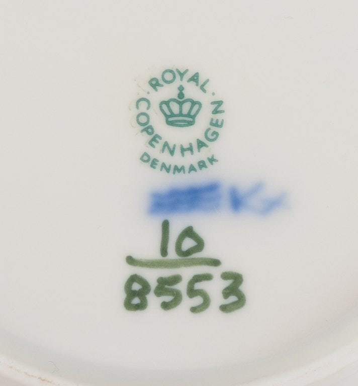 Royal Copenhagen Blue Flower Angular. Three plates and one bowl. Hand-painted porcelain. - 6