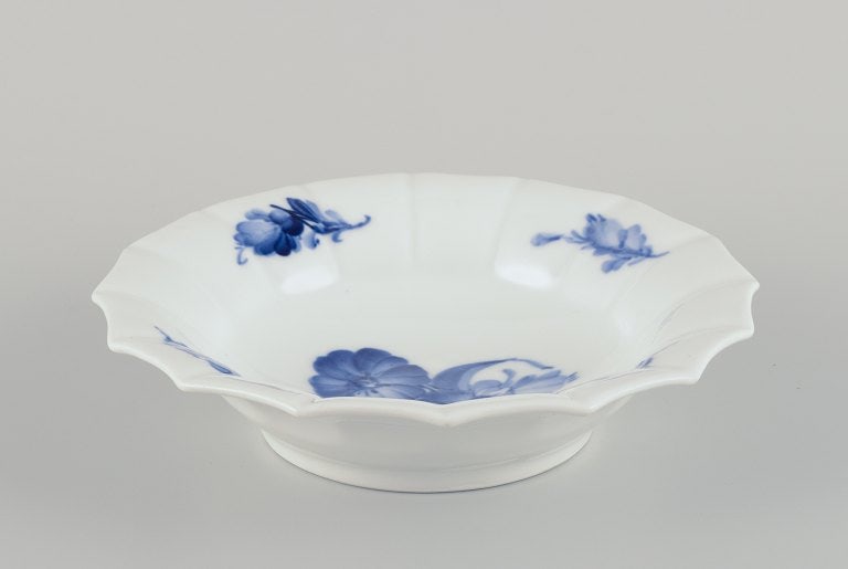 Royal Copenhagen Blue Flower Angular. Three plates and one bowl. Hand-painted porcelain. - 8