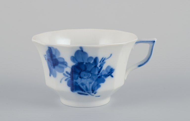 Royal Copenhagen Blue Flower Angular. A set of six coffee cups with saucers. - 4