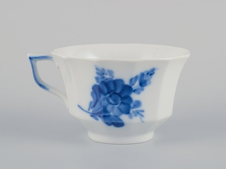 Royal Copenhagen Blue Flower Angular. A set of six coffee cups with saucers. - 6