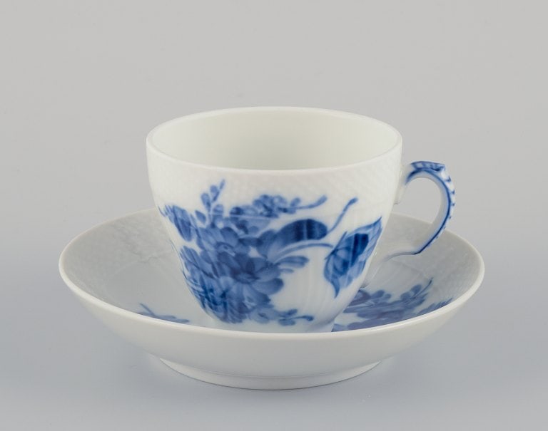 Royal Copenhagen Blue Flower Curved. A set of five coffee cups with saucers. - 3