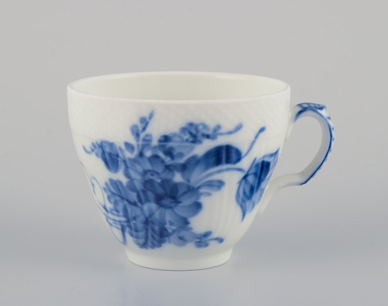 Royal Copenhagen Blue Flower Curved. A set of five coffee cups with saucers. - 4